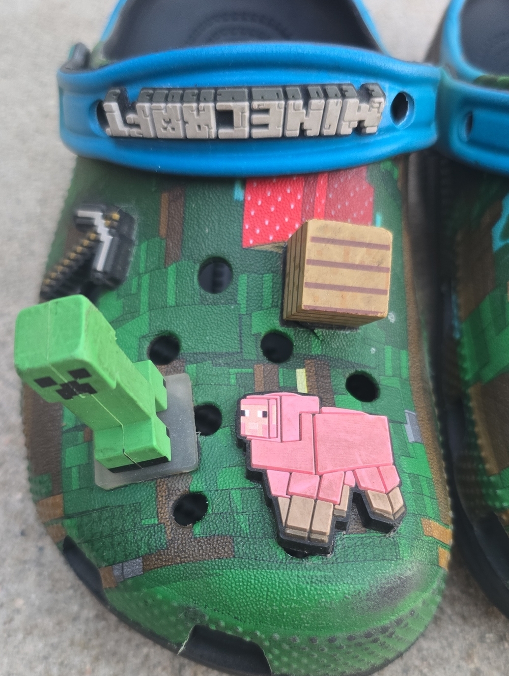 Kids CROCS X Minecraft - Picture 2 of 10